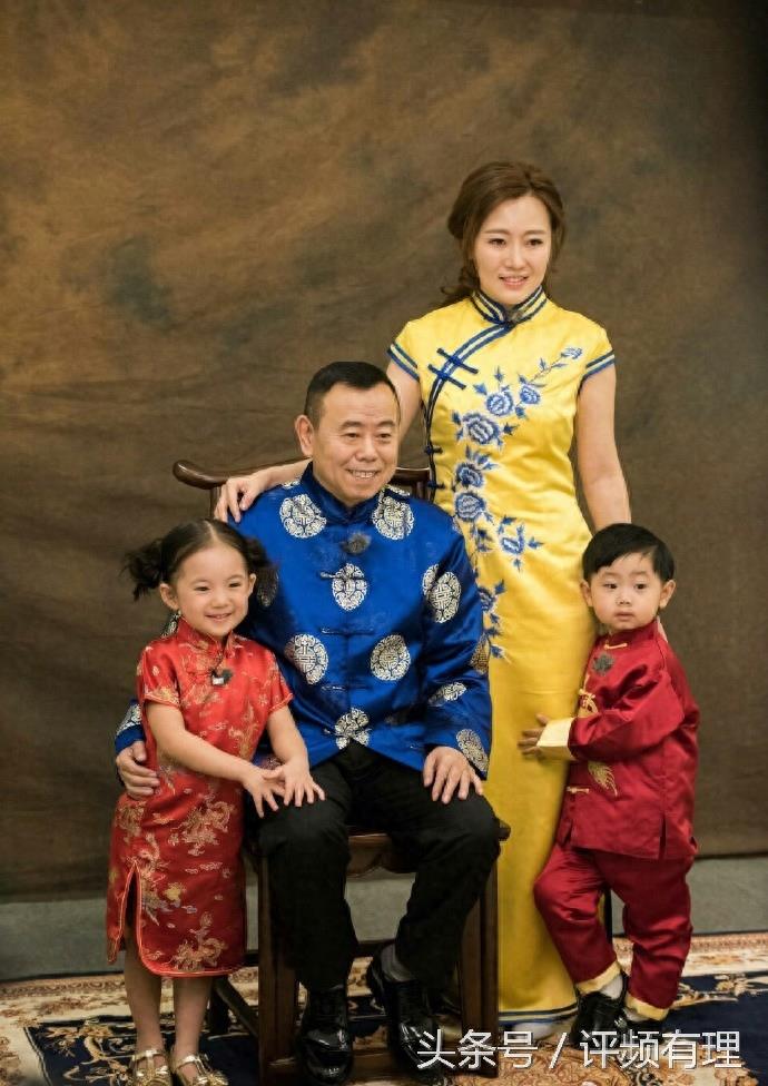 33岁潘阳嫁了个富豪老公，三岁儿子像极了姥爷潘长江