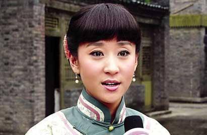苗圃曾与李亚鹏传绯闻，大21岁老公近照曝光，39岁仍风韵犹存