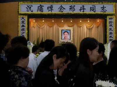 ​为什么丛飞资助了一群白眼狼？妻子却死在辍学少年手上？