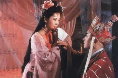 ​68岁迟重瑞直播带货，被网友群嘲，富豪妻子陈丽华回应：互相成就