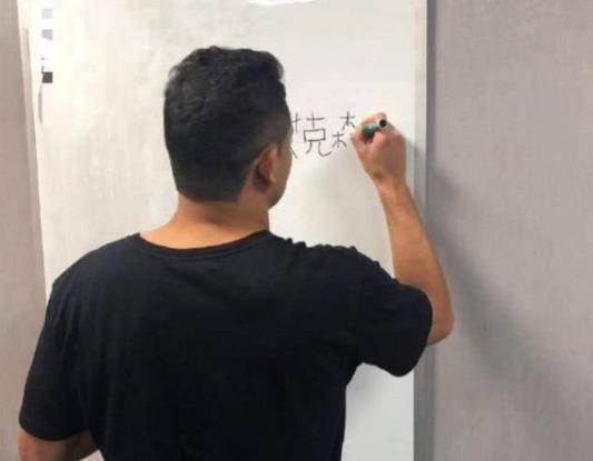 艾克森归化引巴西国内一片骂声：叛徒！为了钱抛弃自己神圣的名字