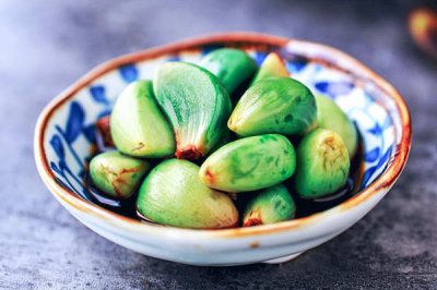 ​腊八蒜一天吃多少合适 腊八蒜吃了上火吗