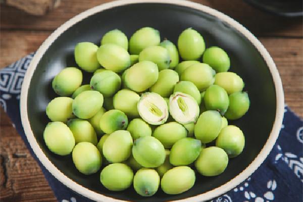 新鲜莲子对胃有好处吗 新鲜莲子一次性可以吃多少个
