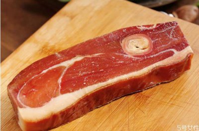 ​火腿是熟肉吗 火腿一定是要腿肉做吗