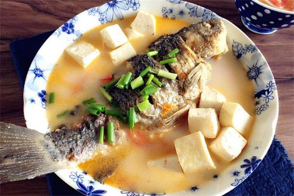 鲫鱼豆腐汤炖多久最好 鲫鱼豆腐汤放多少水