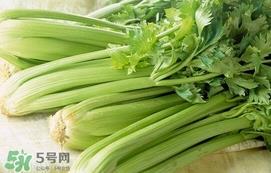 芹菜汁生喝一天几次？芹菜汁生喝一次喝多少