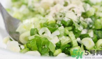 ​吃葱后多久能吃蜂蜜?吃了葱多久可以喝蜂蜜?