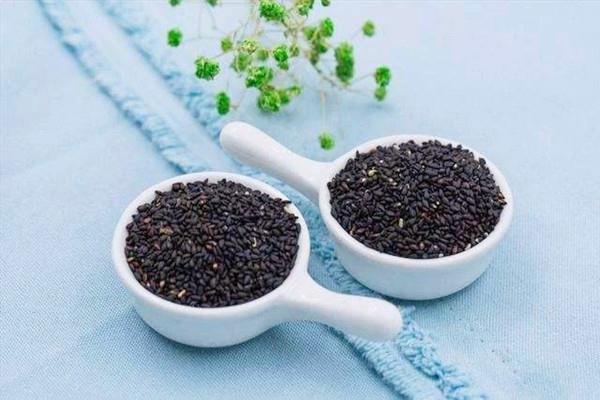 黑芝麻可以泡水喝吗 黑芝麻可以补血吗