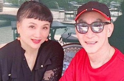 ​金屋藏娇35年，六小龄童的妻子原来是西游记中的她，难怪藏着掖着