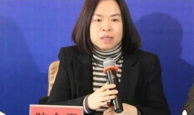 ​上海女首富陈金霞：40岁“守寡”，丈夫留下70亿遗产，今变300亿