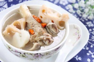 ​骨头汤用冷水还是热水 骨头汤怎么熬成白色