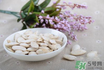 ​南瓜子和葵花籽哪个好？南瓜子和葵花籽区别？