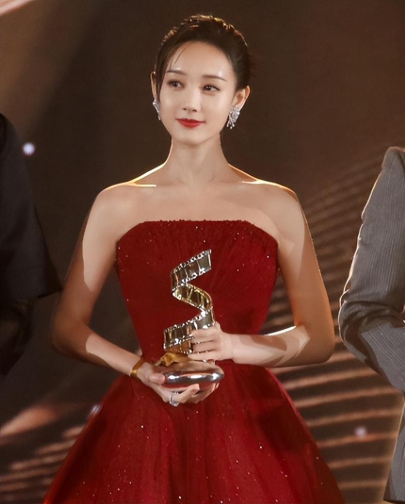 李一桐，出道7年不温不火，只因缺了一双挑剧本的慧眼