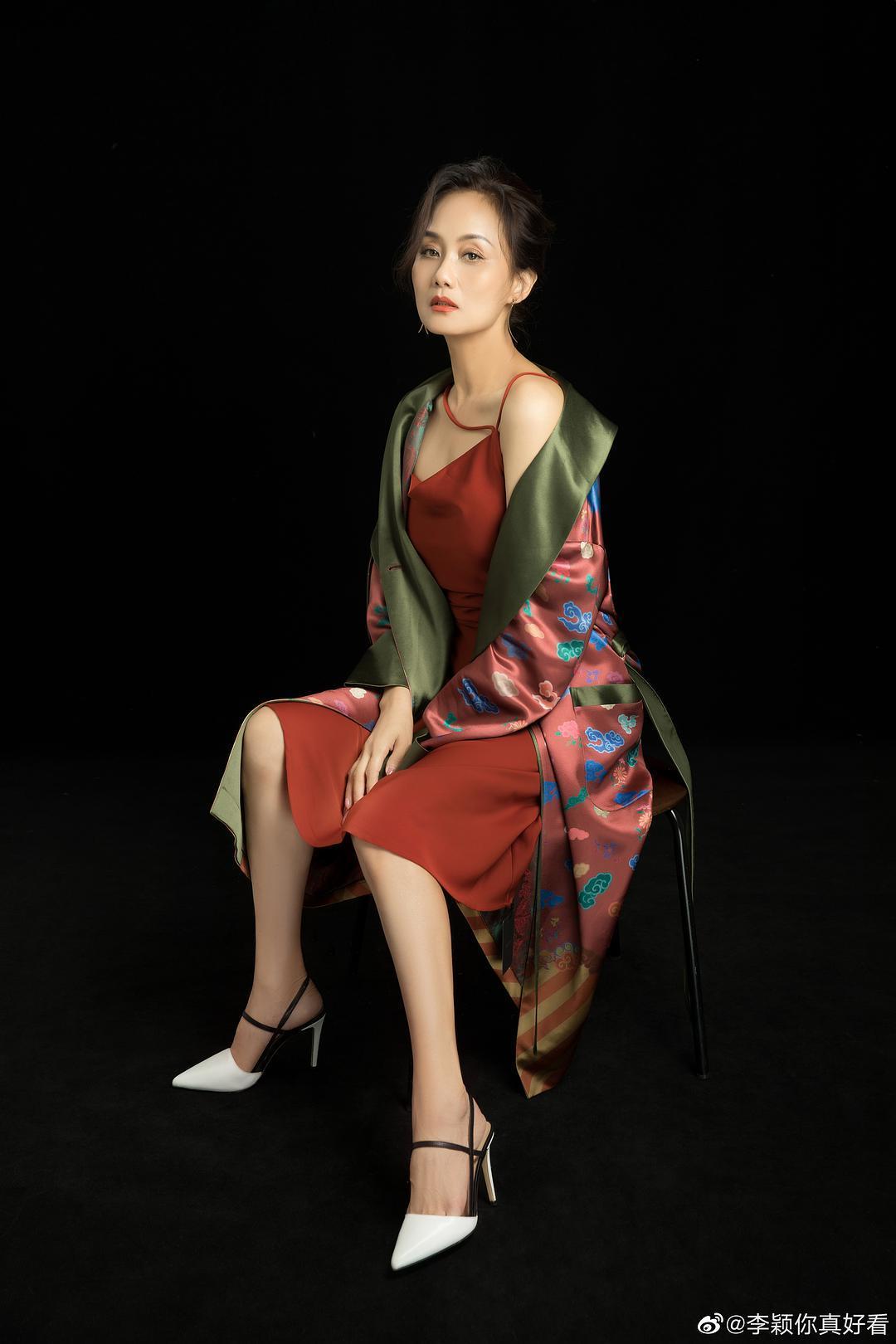 李颖个人资料写真作品