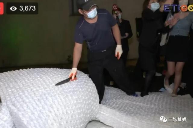 汪小菲的床垫事件（汪小菲的床垫梗爆火到国外）(2)
