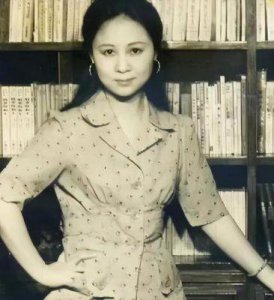 ​为男人与琼瑶反目，婚姻生活遭遇背叛，还被诈骗800万元，她后悔了吗？