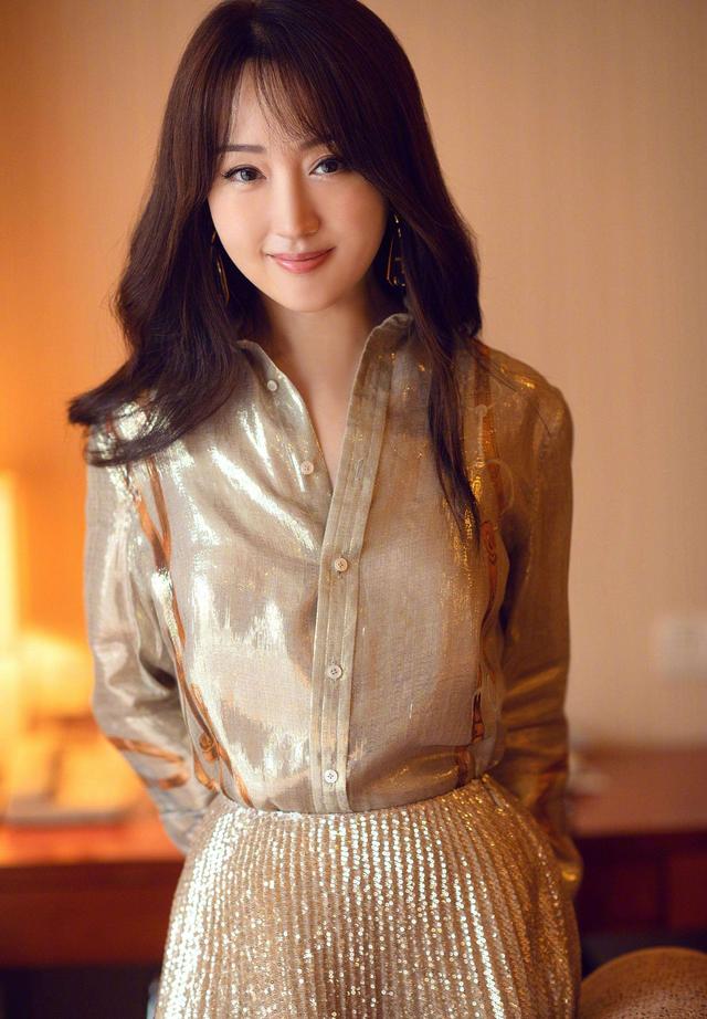 30岁杨钰莹近况如何（杨钰莹一代顶流天后）(1)