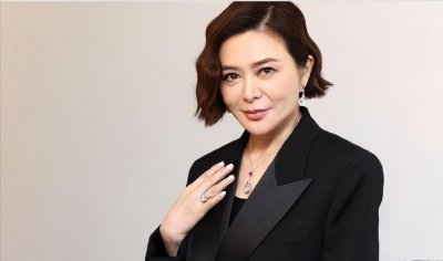 ​看关之琳泳装剧照后才知道啥叫女人味，巅峰期的魅力到底有多大？