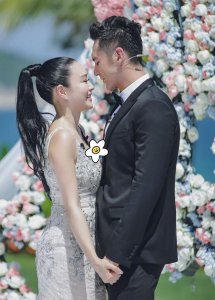 ​张伦硕微博承认怀孕钟丽缇怀四胎(钟丽缇晒合照为张伦硕庆生)