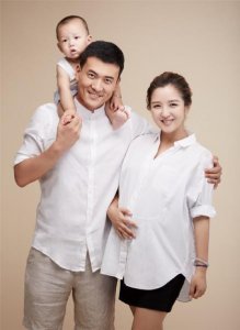 ​何洁老公，蔡国庆的妻子