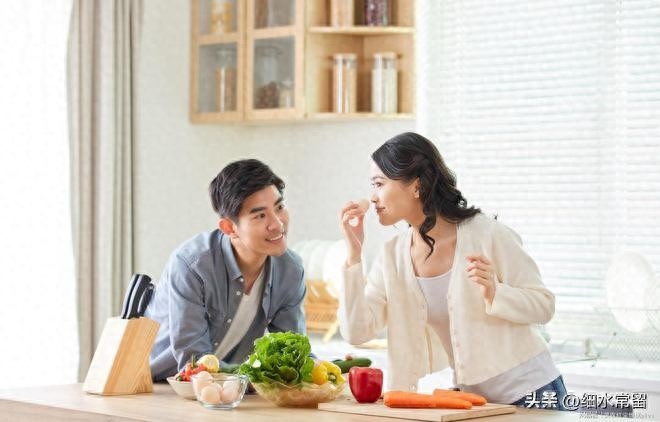 杨小曼结过几次婚(杨小曼是靠着冷漠火的吗)