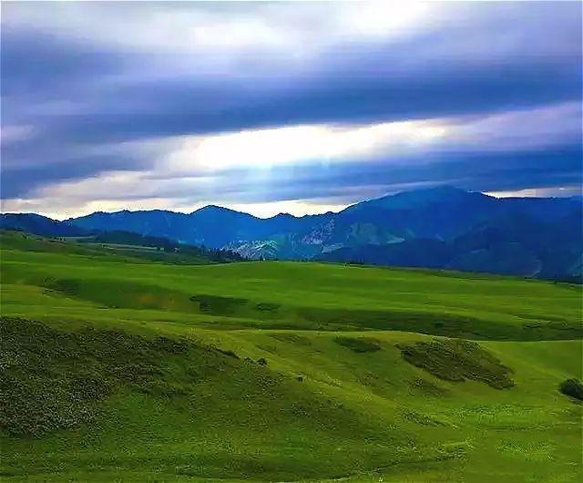 新疆竟有个地方，300年来无人涉足，景色美的无法无天！