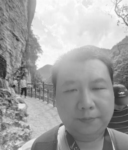 ​荆州救人牺牲的外卖员单车上 还有一份没送出去的青椒肉丝