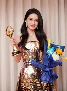 ​李沁微博之夜遇冷，娱乐圈公平成谜，实力演员何时不再被“亏待”