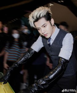 ​吴亦凡只对黄子韬很宠爱，吴亦凡出事后黄子韬采访被扒