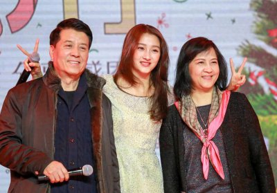 ​你知道女明星关晓彤的父母是谁吗？