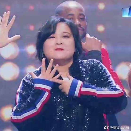 贾玲回应口红色号上热搜，分享的口红惊艳版涂法你get了吗？