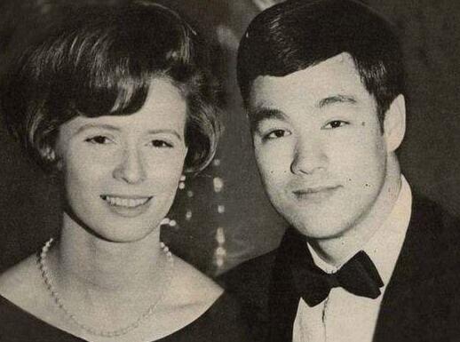 李小龙怎么才活了33岁 死亡地点是在香港女星丁佩的家中