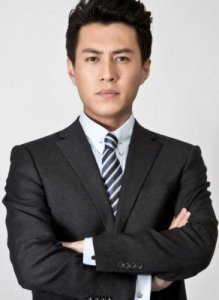 ​靳东家庭背景介绍，靳东家庭背景资料