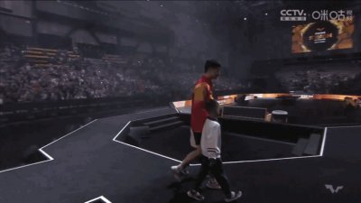 ​马龙俩儿子首次公开亮相，活泼可爱萌死人，老婆夏露也太美了吧！