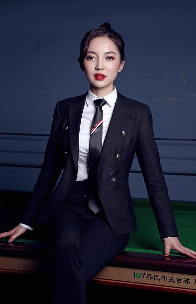 最惊艳的台球女神王钟瑶（最美台球裁判）(4)