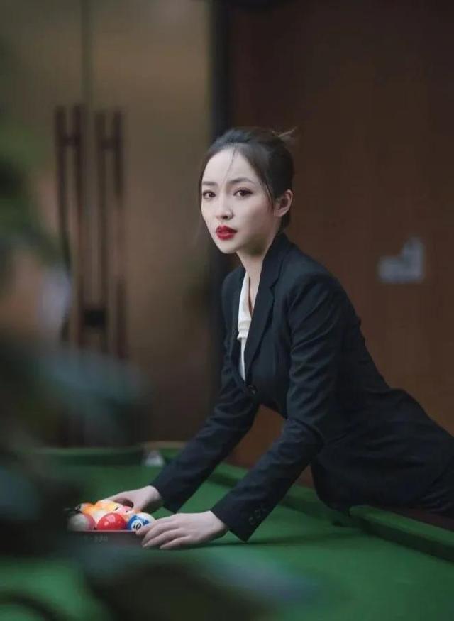 最惊艳的台球女神王钟瑶（最美台球裁判）(5)