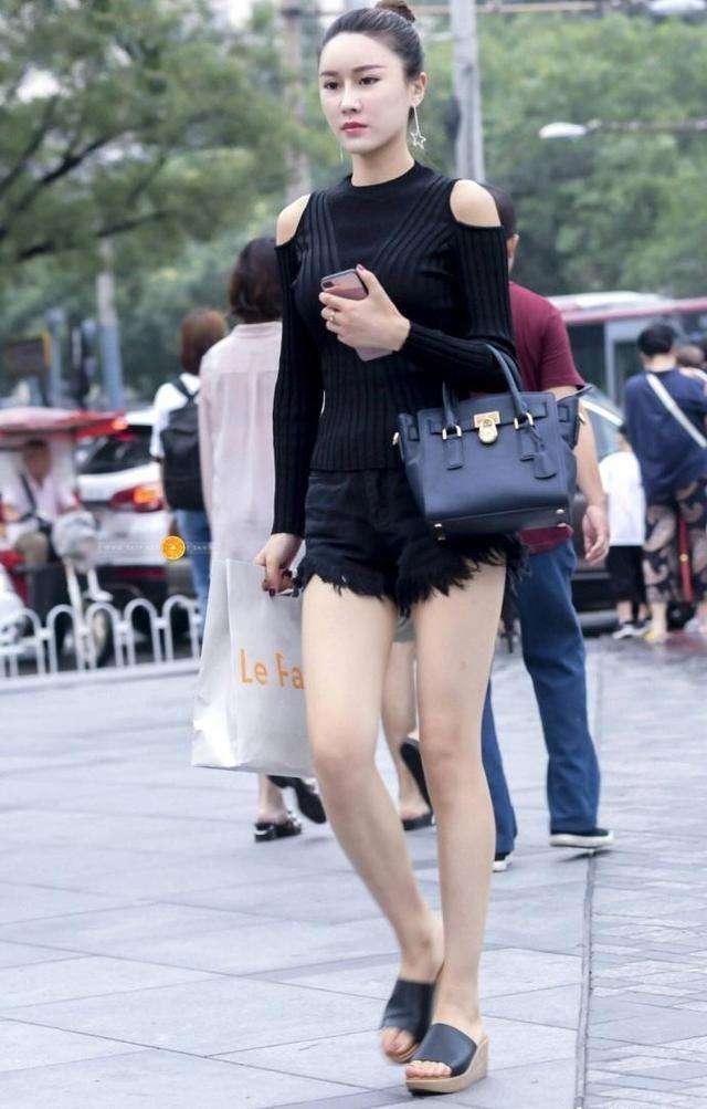 街拍: 成熟有魅力的小阿姨, 真是太让人无法把持了!