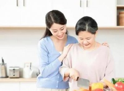 ​只有女儿没有儿子老了该谁养(有儿子的老人却住女儿家)