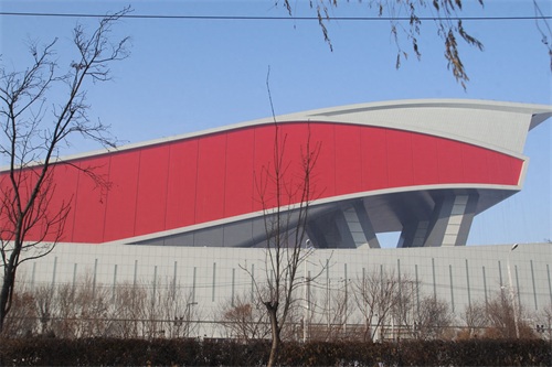 这处世界最大室内滑雪场比迪拜的还大，网友：为什么建在哈尔滨？