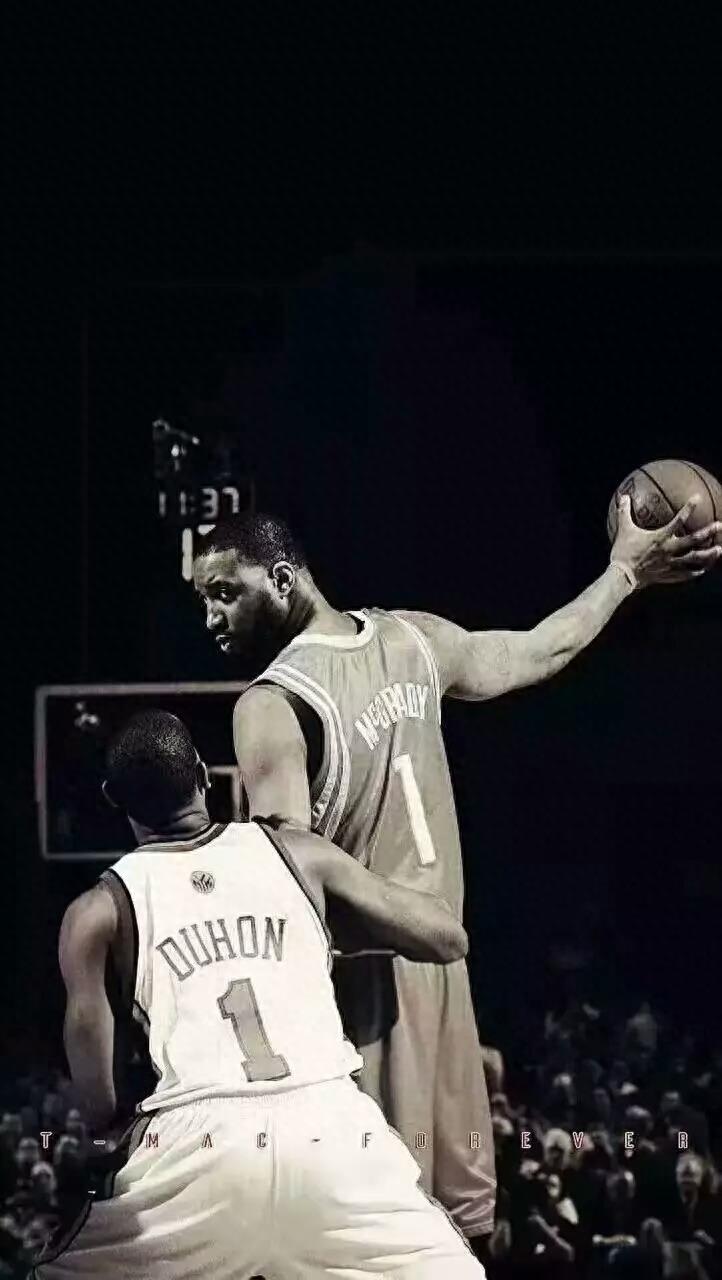 NBA球星-麦迪手机壁纸黑白系列 单手持球 欢迎保存哦