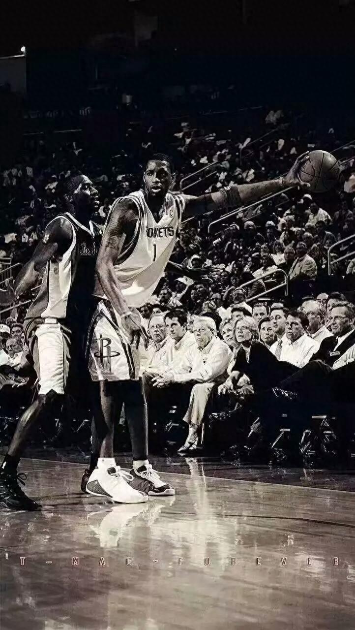 NBA球星-麦迪手机壁纸黑白系列 单手持球 欢迎保存哦