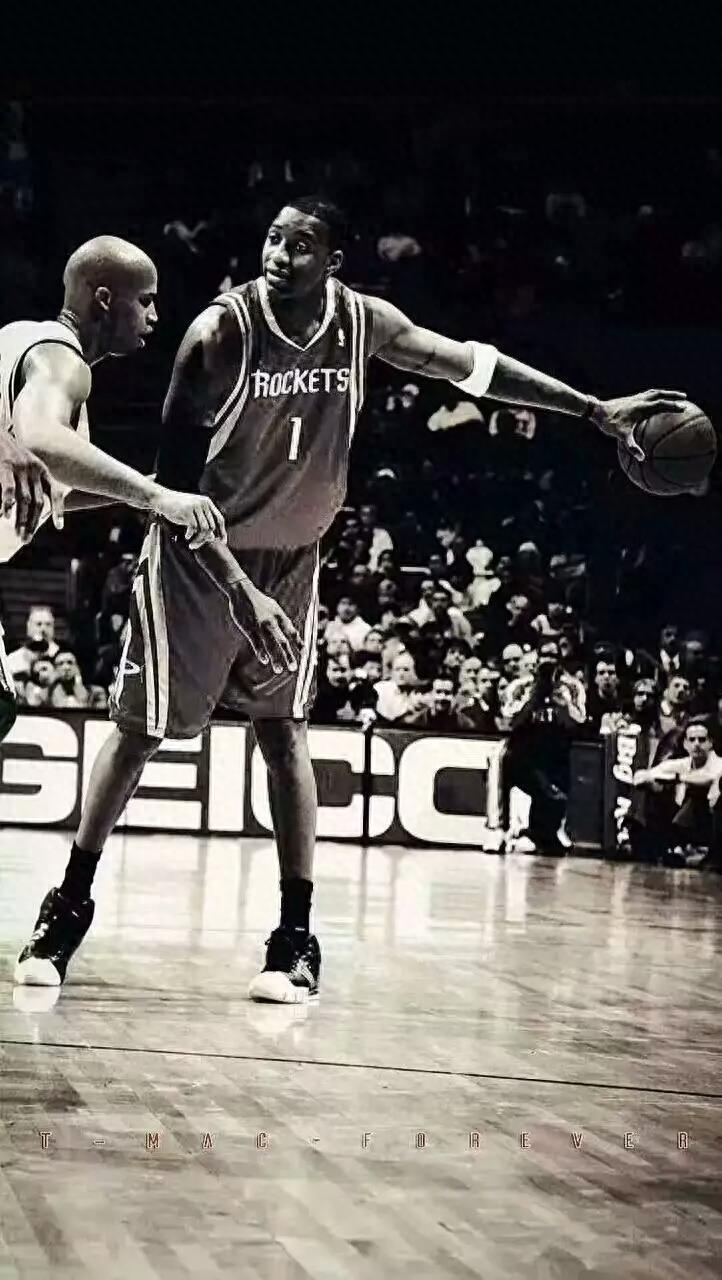 NBA球星-麦迪手机壁纸黑白系列 单手持球 欢迎保存哦