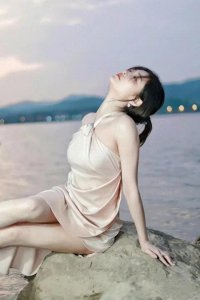 ​许佳琪:舞台上的精灵，影视歌多栖明星的璀璨绽放