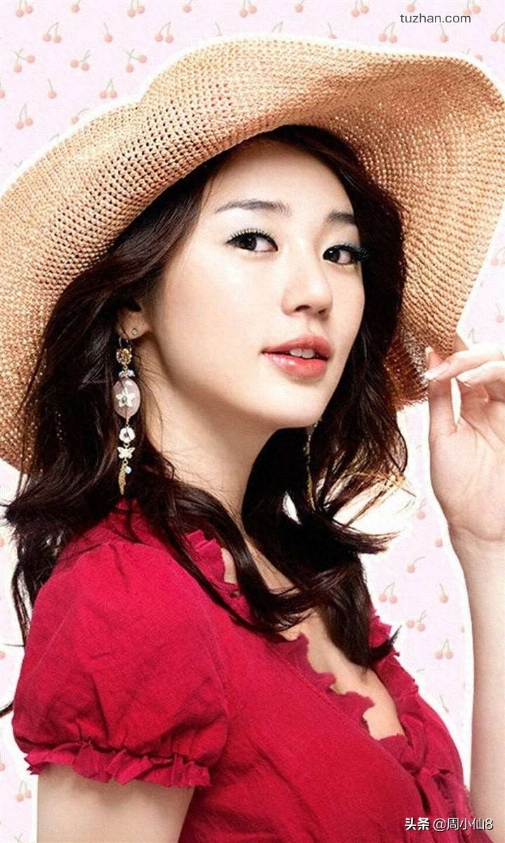 明星尹恩惠，韩国演员和歌手，清新靓丽，被誉为时尚界“女神”