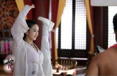 ​盘点女明星一字马，赵丽颖搞笑穿帮，最后一位这是要上天？