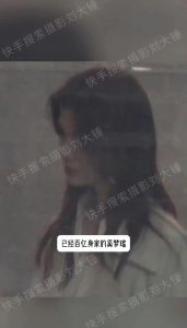 ​八卦媒体曝奚梦瑶身家百亿不躺平，还在拍戏接广告，去北大进修