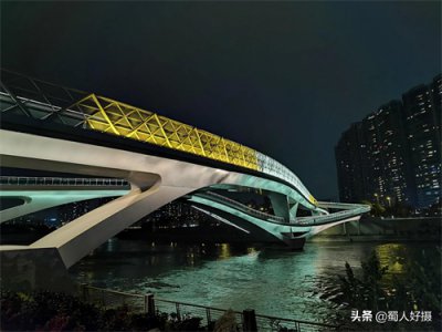 ​实拍成都网红桥，到底有多亮眼？美图分享