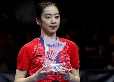 ​“羽坛第一美女”王适娴：17岁就被谌龙得手，为他不惜主动求婚！