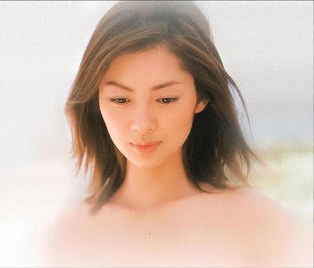 ​伊东美咲：从模特到演员的华丽转身