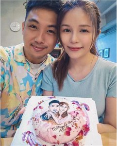 ​知名港姐官宣结婚，与圈外老公合照亲密有夫妻相，曾是李若彤替身